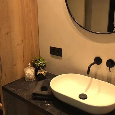 10 People Le Coin Perdu *